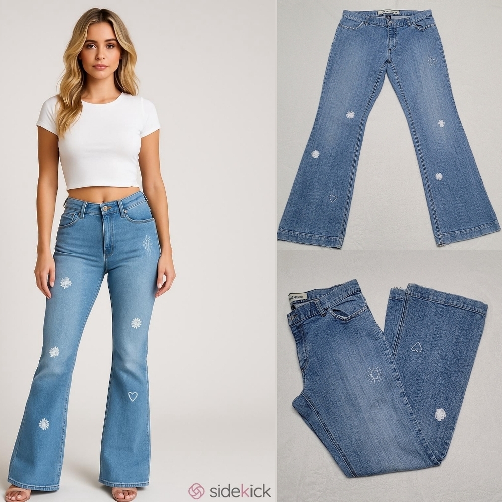 GAP Vintage Y2K Light-wash White Floral Heart Embroidered Mid Rise Flare Jeans